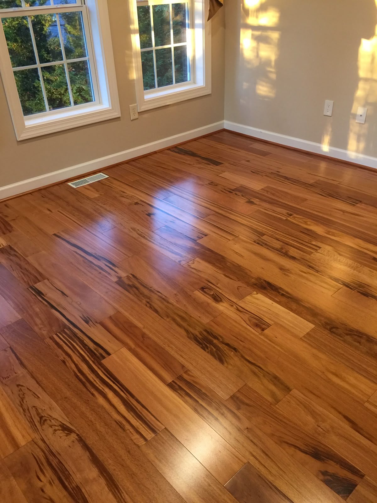 Laminated 3-Strips Floor